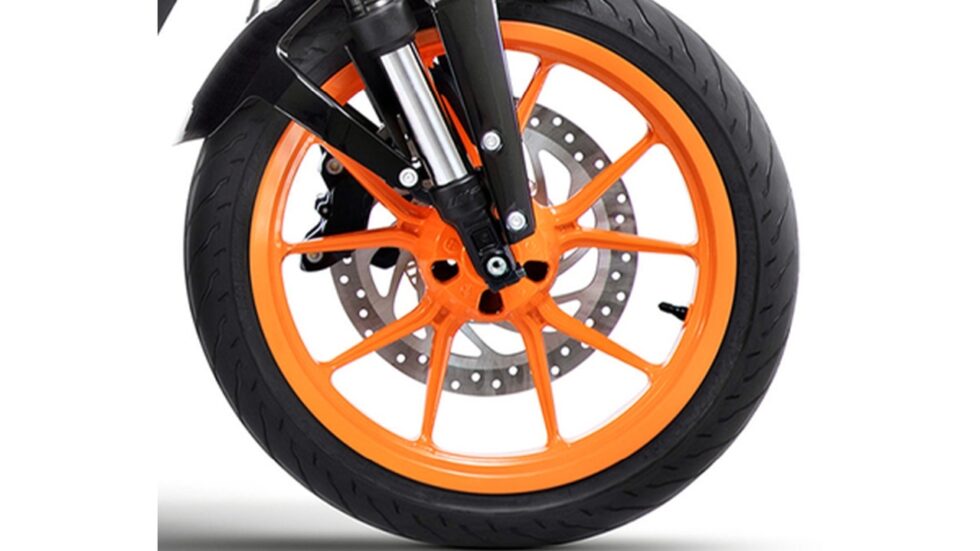 duke 125 front tyre size