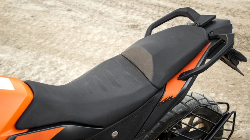 390 adventure seat