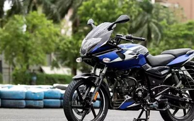 Bajaj Pulsar 220F arrives at dealerships in 2023.