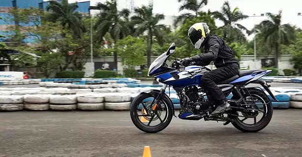 2023 Bajaj Pulsar 220F